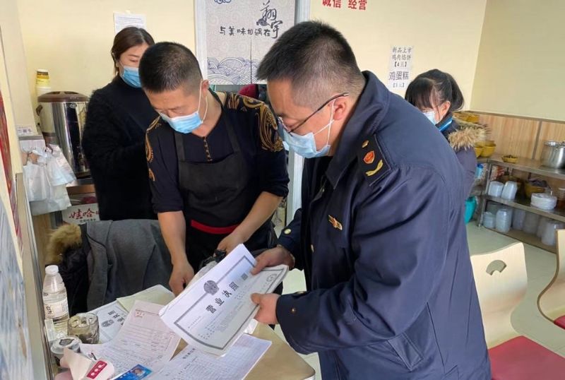 西丰县市场监督管理局开展保“卫舌尖安全”专项行动